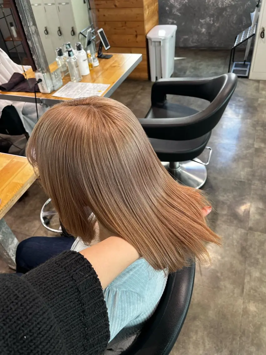 カラー ヘアカラー ハイトーンカラー 🦄レイヤーカットのヘアスタイル