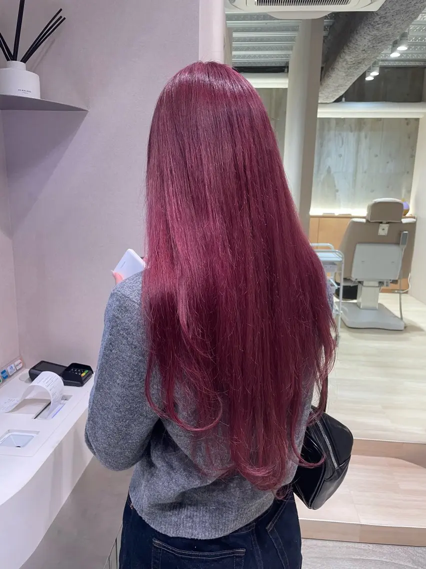 カラー ブリーチ ピンクカラー レッドカラー ヘアカラー emusalon Rinaのヘアスタイル