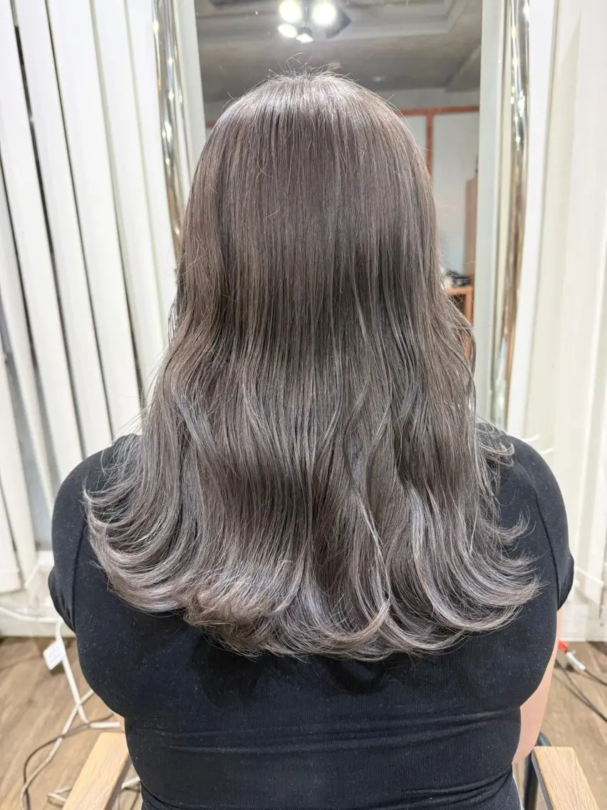 セミロング カラー パーマ ヘアアレンジ グレージュ シルバー シルバーグレージュ カット ヘアカラー トリートメント 👑指名率No.1 👑坂口飛翔のヘアスタイル
