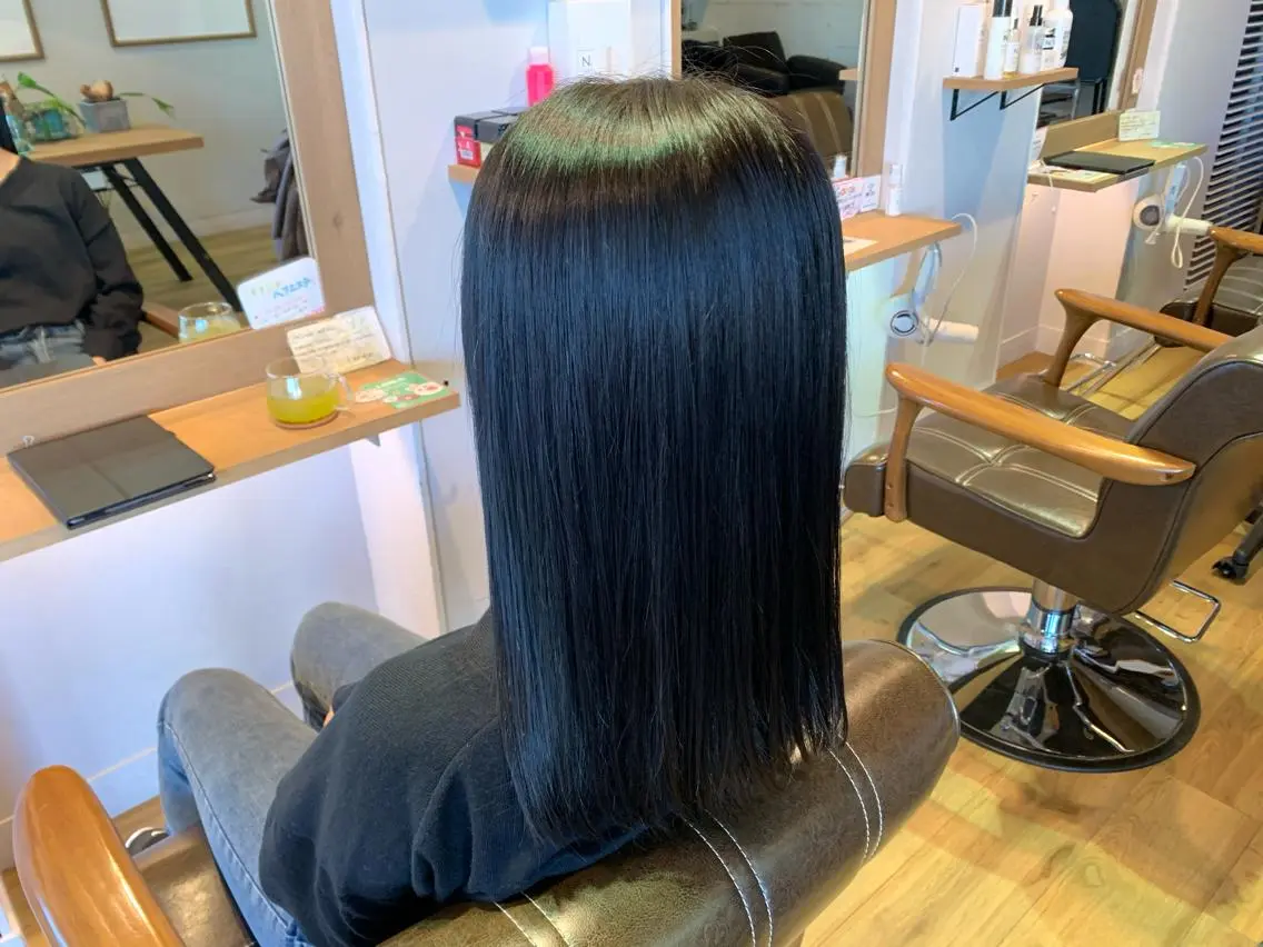 ロング カラー 黒髪 ブルーカラー ブルーブラック ヘアカラー トリートメント ツキダテ ユイのヘアスタイル