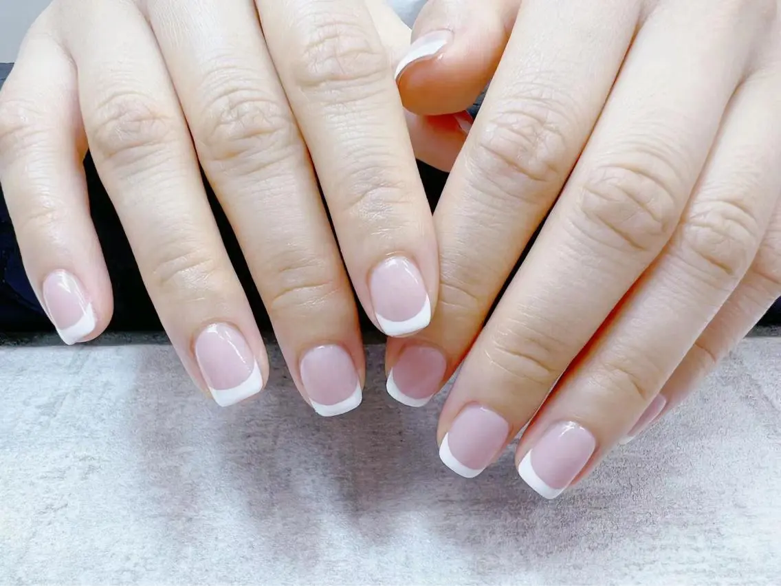 ネイル フレンチネイル Romine アイラッシュ&ネイルのマツエク・マツパデザイン