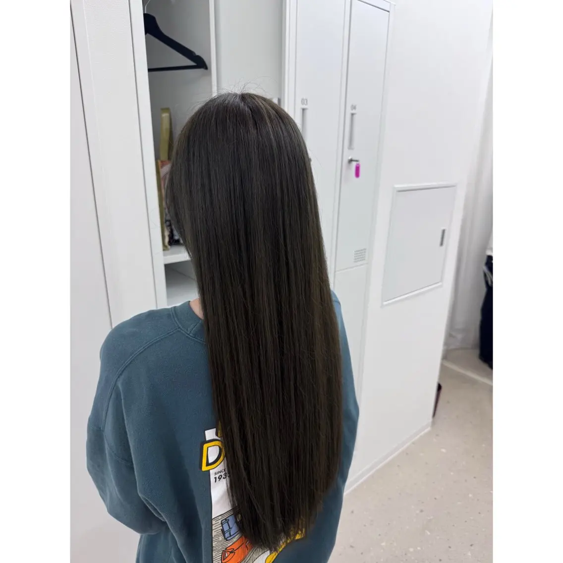 ロング カラー グレージュ オリーブグレージュ オリーブグレー ヘアカラー 内田 愛莉のヘアスタイル