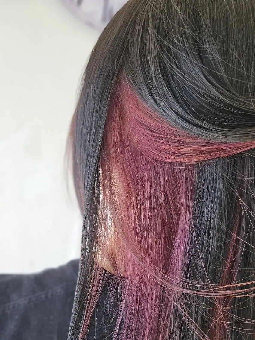 カラー インナーカラー ピンクカラー ヘアカラー 熊野 タイソンのヘアスタイル