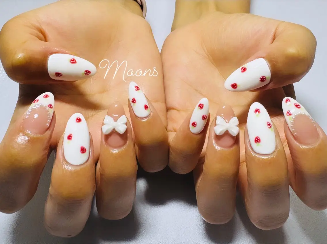 ネイル Moons nail 💅✨のネイルデザイン