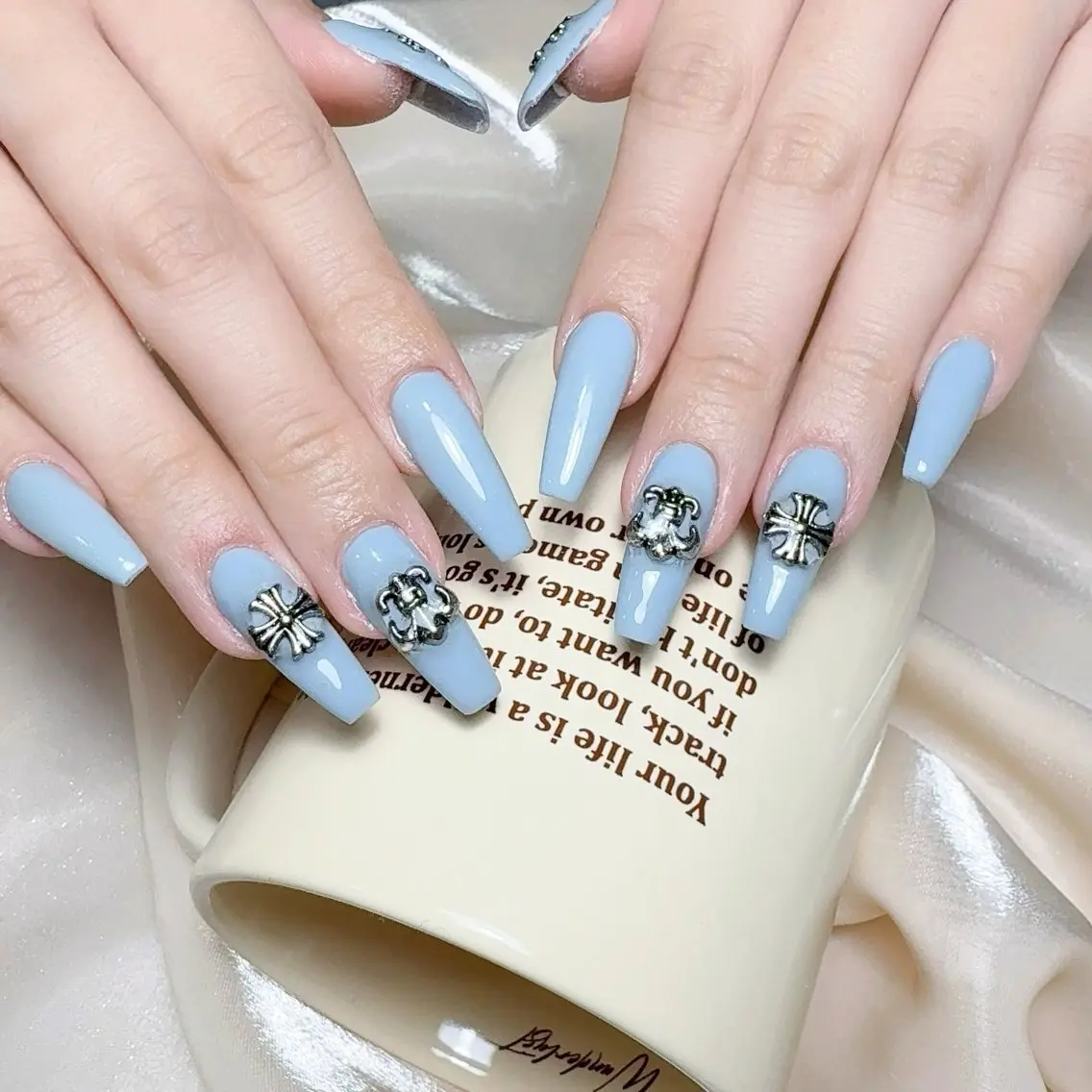 メンズ ネイル メンズ韓国風 アートネイル オーロラネイル ガーリー キラキラネイル ハンドネイル Nail salon 木にいるのネイルデザイン