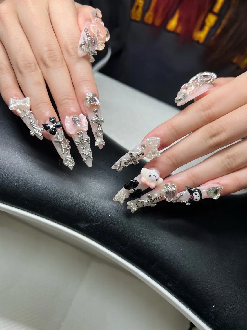 ネイル オーロラネイル チークネイル 長さ出し フットネイル フレンチネイル ハンドネイル Lee Nailsのネイルデザイン
