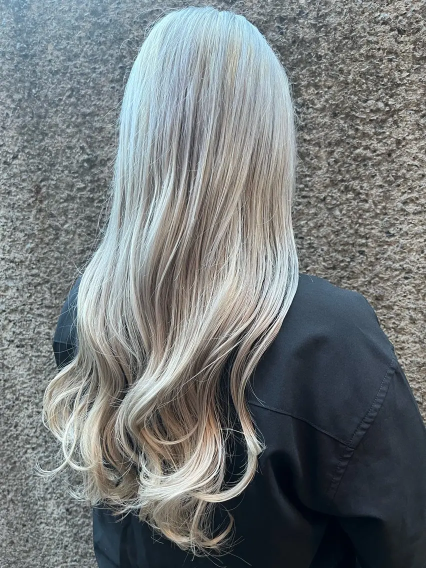 カット+ブリーチ+カラー+髪質改善トリートメント　　　　　　Cut+Bleach+Color+Treatmentの写真