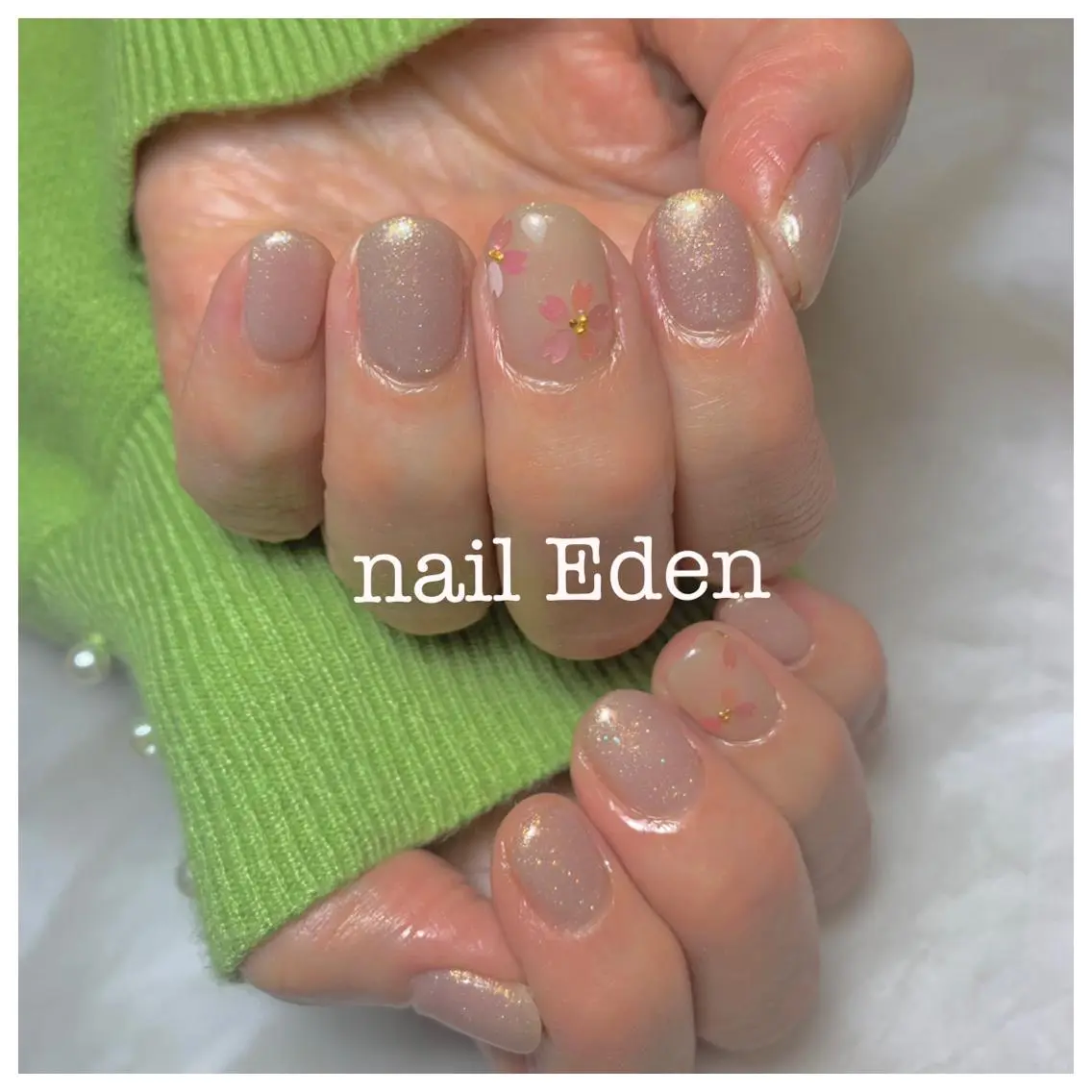 ネイル アートネイル 桜ネイル ホログラムネイル Eden ♾️のネイルデザイン