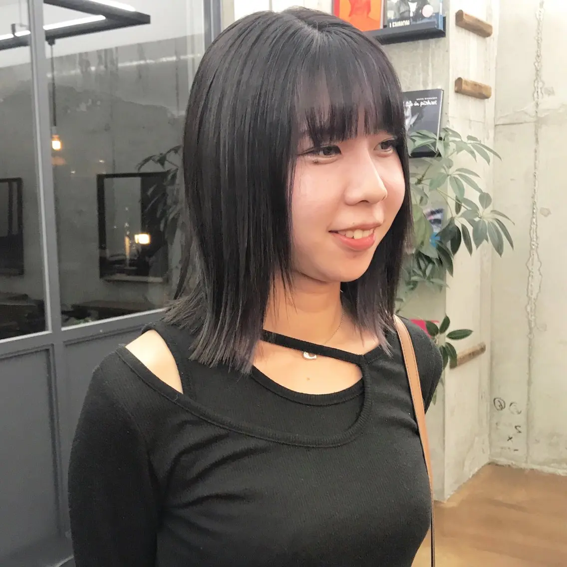 ミディアム カラー 切りっぱなしボブ グレージュ パープルカラー パープルグレージュ ボブ カット ヘアカラー トリートメント ヘアセット ✂︎ウルフ・ショート ✂︎MIKUNIのヘアスタイル