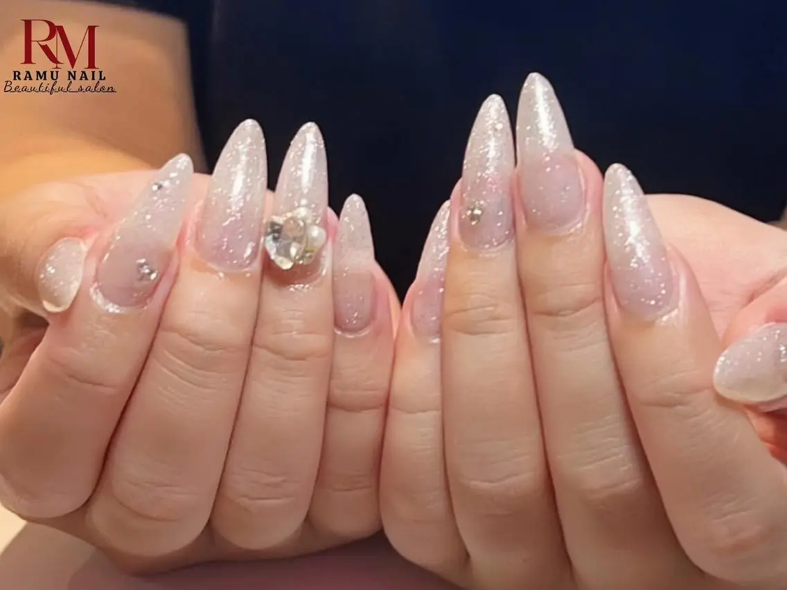 ネイル キラキラネイル マグネットネイル ミラーネイル ピンク ワンホンネイル ハンドネイル RAMU Nail 恵比寿店のネイルデザイン