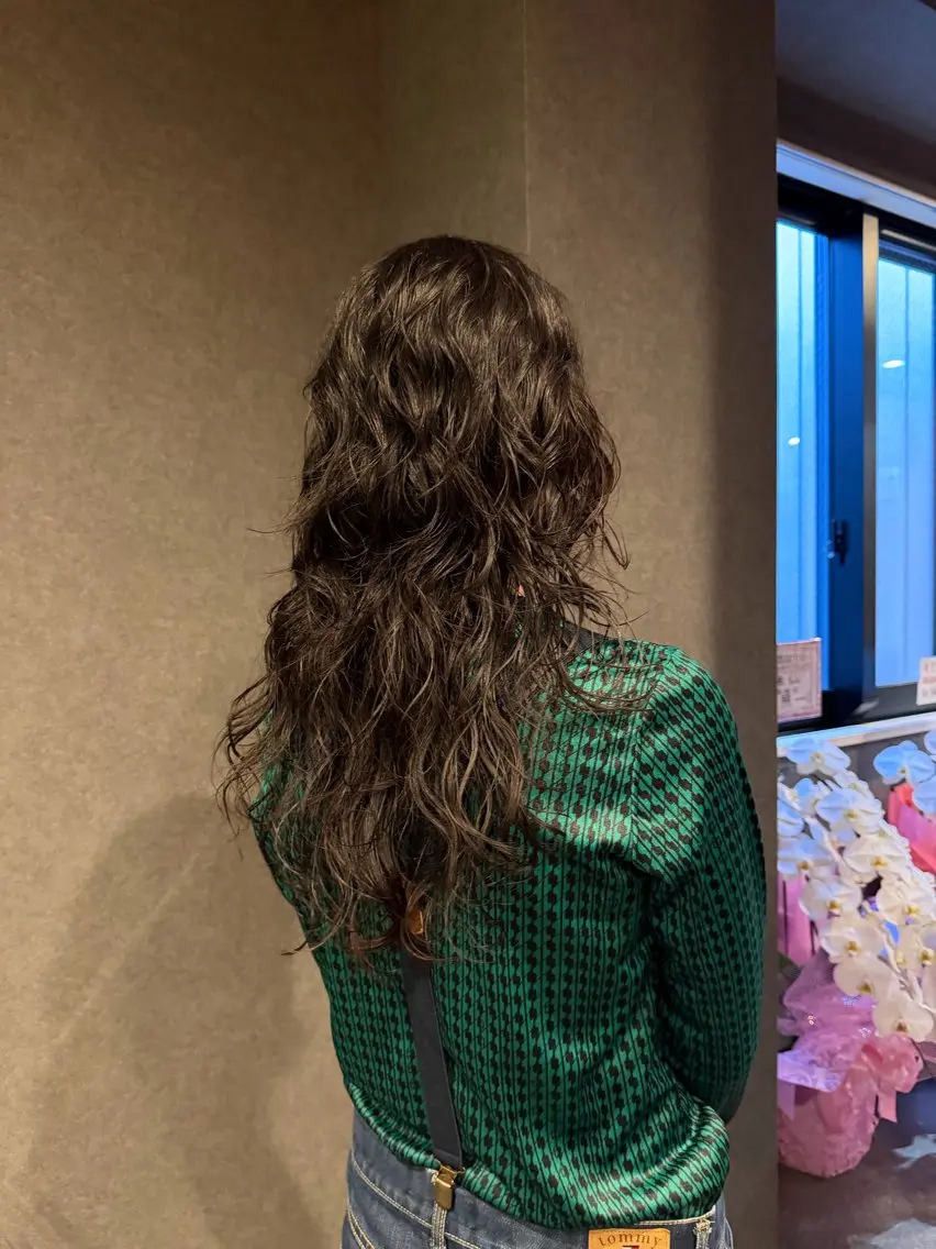 ロング パーマ ロング カット パーマ ヘッドスパ SHIINA シイナのヘアスタイル