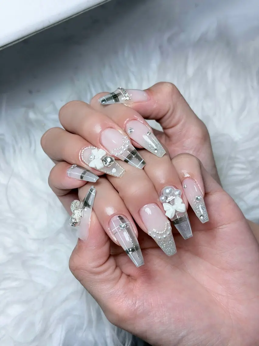 ネイル チークネイル ドット フレンチネイル グラデーション ハート ハンドネイル Julli NailStudioのネイルデザイン
