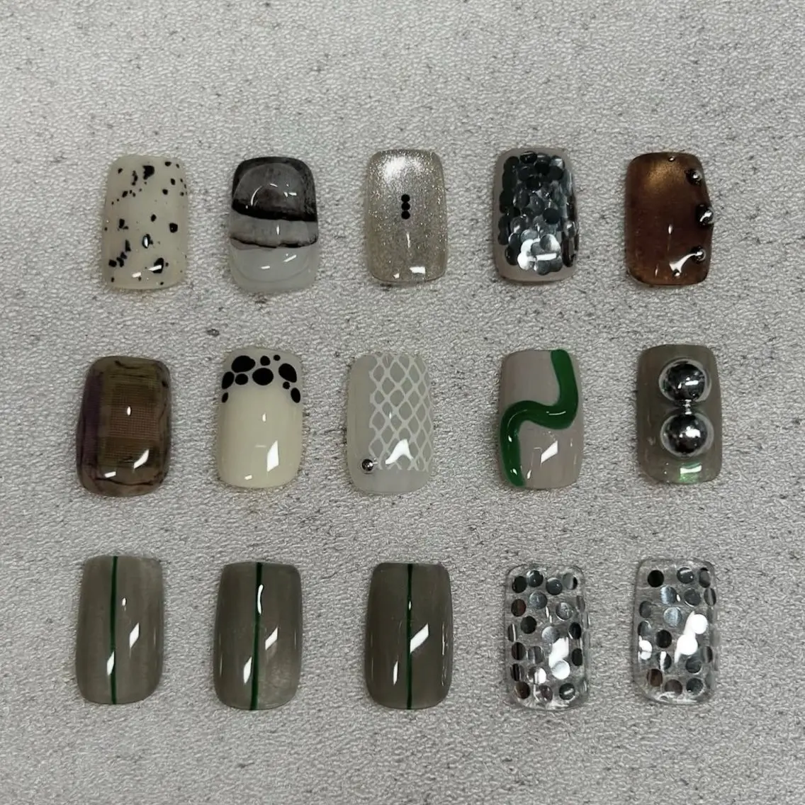 ネイル オーロラネイル ブラウン カジュアル キラキラネイル マグネットネイル ハンドネイル ハンドケア lylynail YUUKAのネイルデザイン
