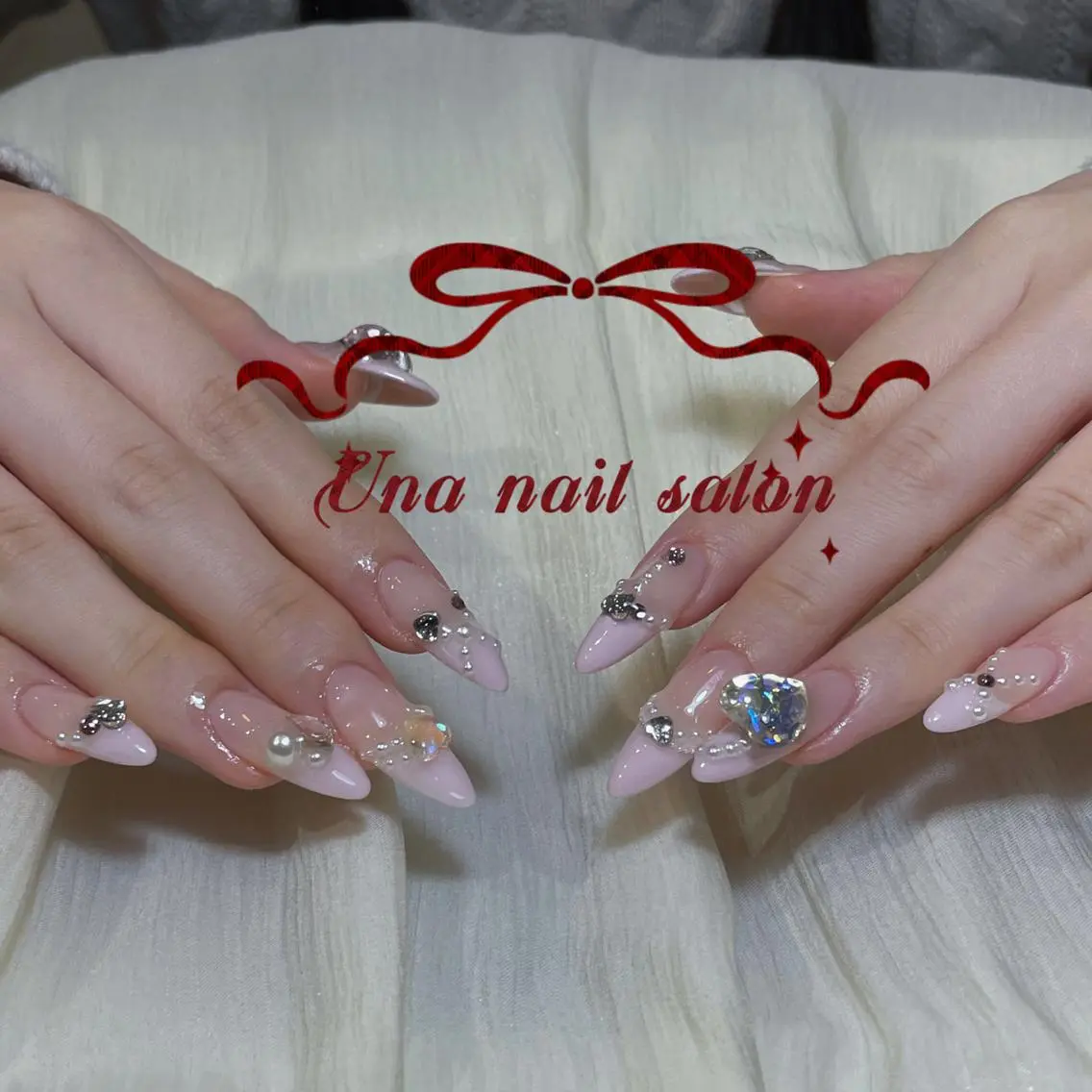 ネイル アートネイル オーロラネイル ガーリー キラキラネイル 韓国ネイル ハンドネイル Una NAILMANAMIのネイルデザイン