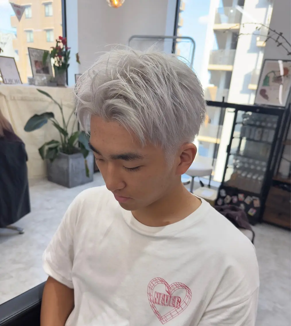 カラー メンズ 漆畑 莉奈のヘアスタイル
