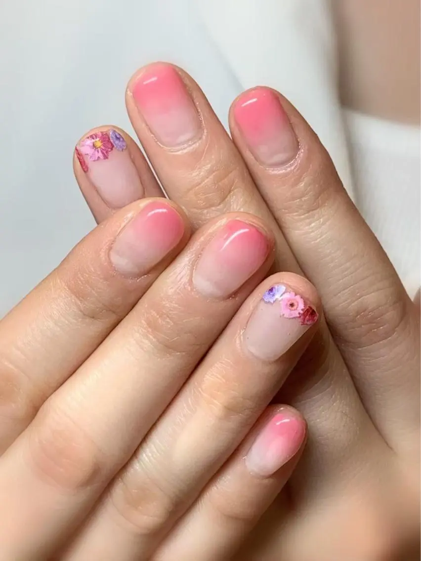 ☆新規お客様アプリ限定☆ 大人シンプル　グラデーションネイル/1本ビジュー又はシール付き／ジェルオフ込みの写真