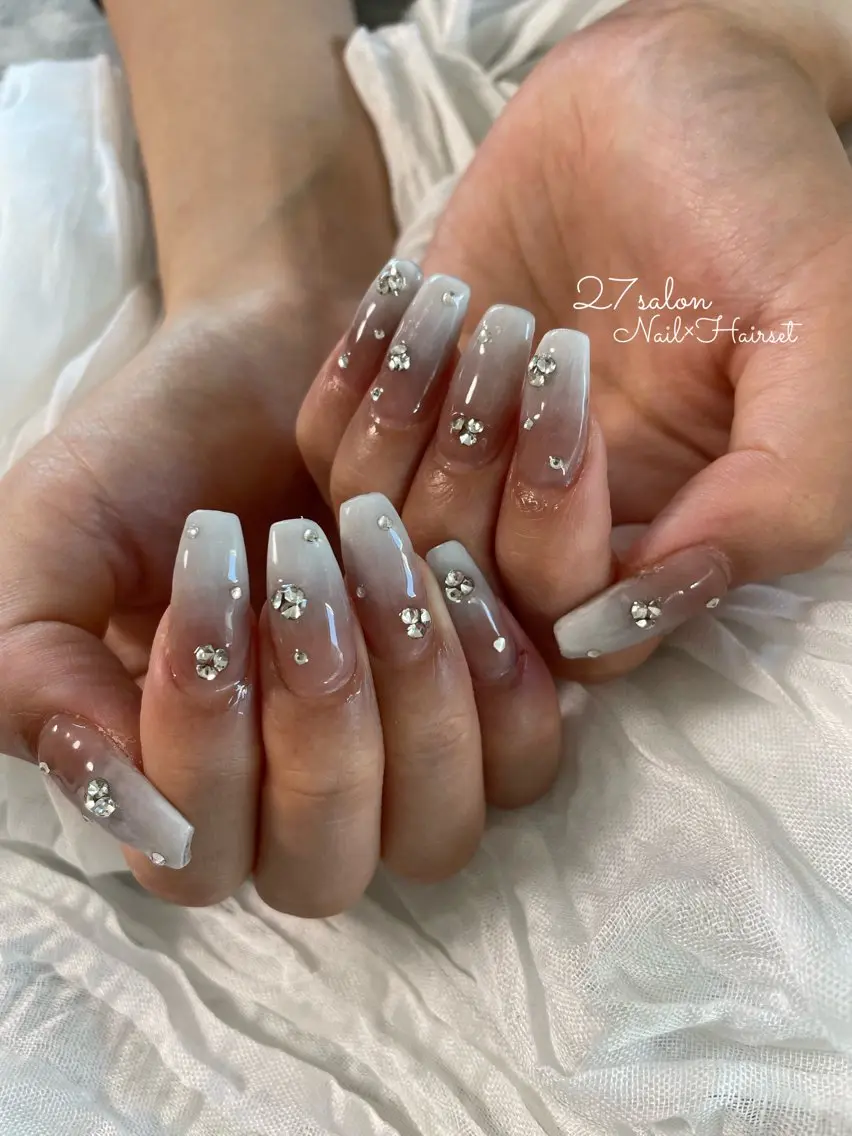 ネイル グラデーション ホワイト 27salon yuinaのネイルデザイン
