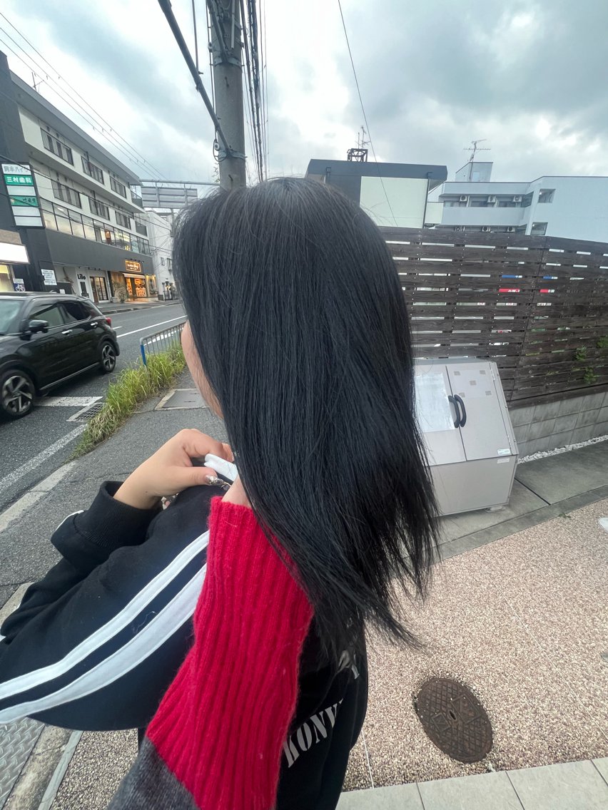 ショート カラー 黒髪 ブルーカラー ブルーブラック 橋本 天愛のヘアスタイル