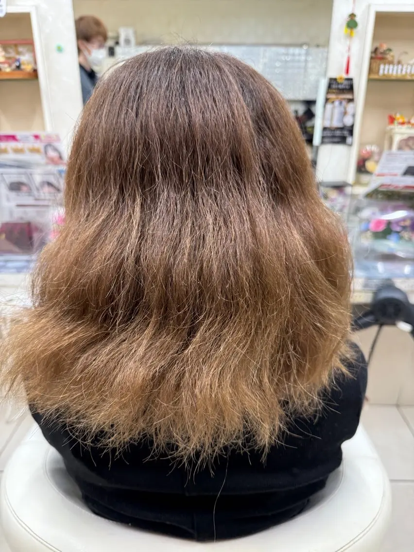 セミロング くせ毛 ウィリアム シュウのヘアスタイル