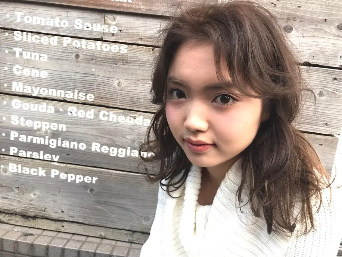 ミディアム レイヤーカット　小山 悠のヘアスタイル