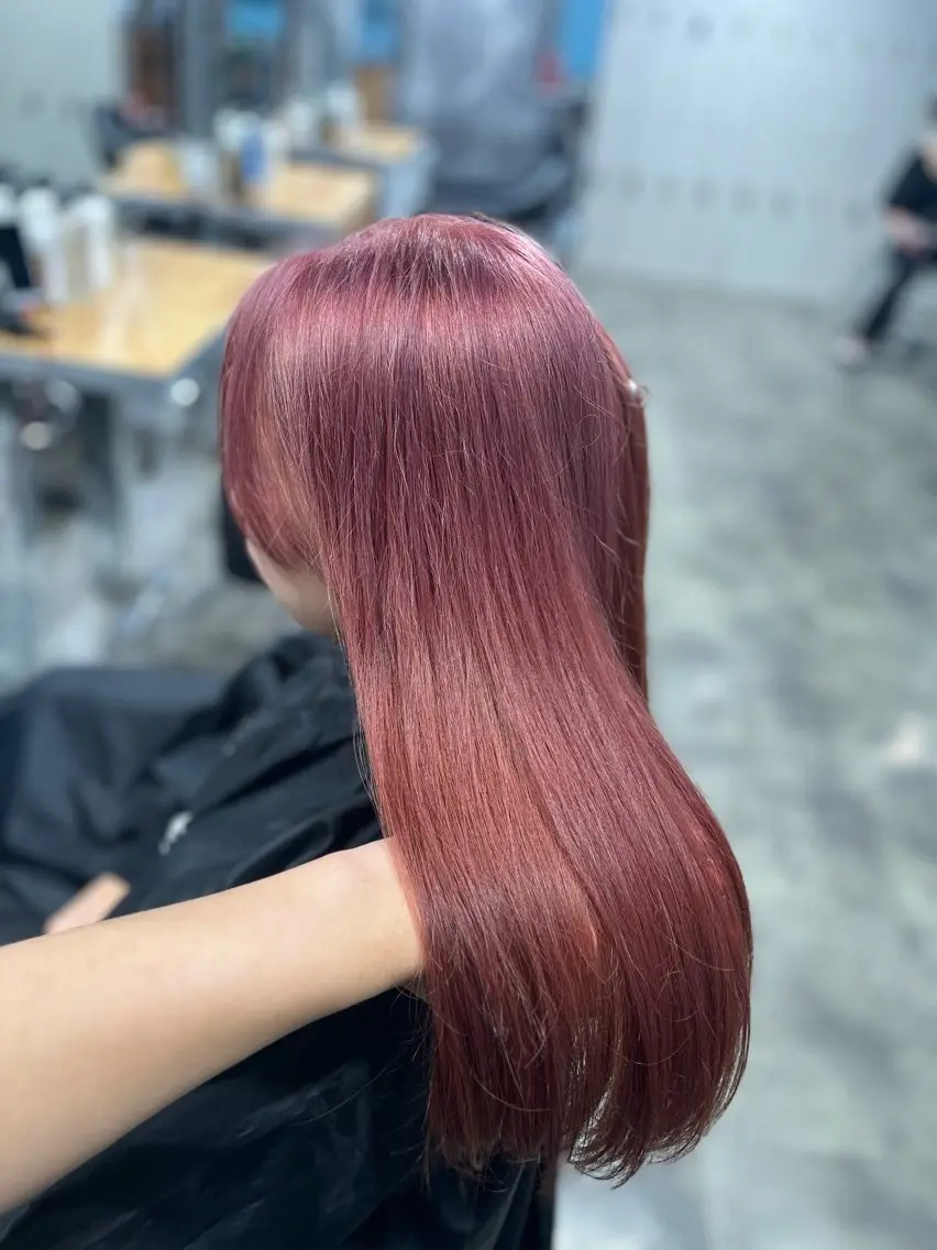 ロング ヘアカラー ハイトーンカラー 🦄レイヤーカットのヘアスタイル