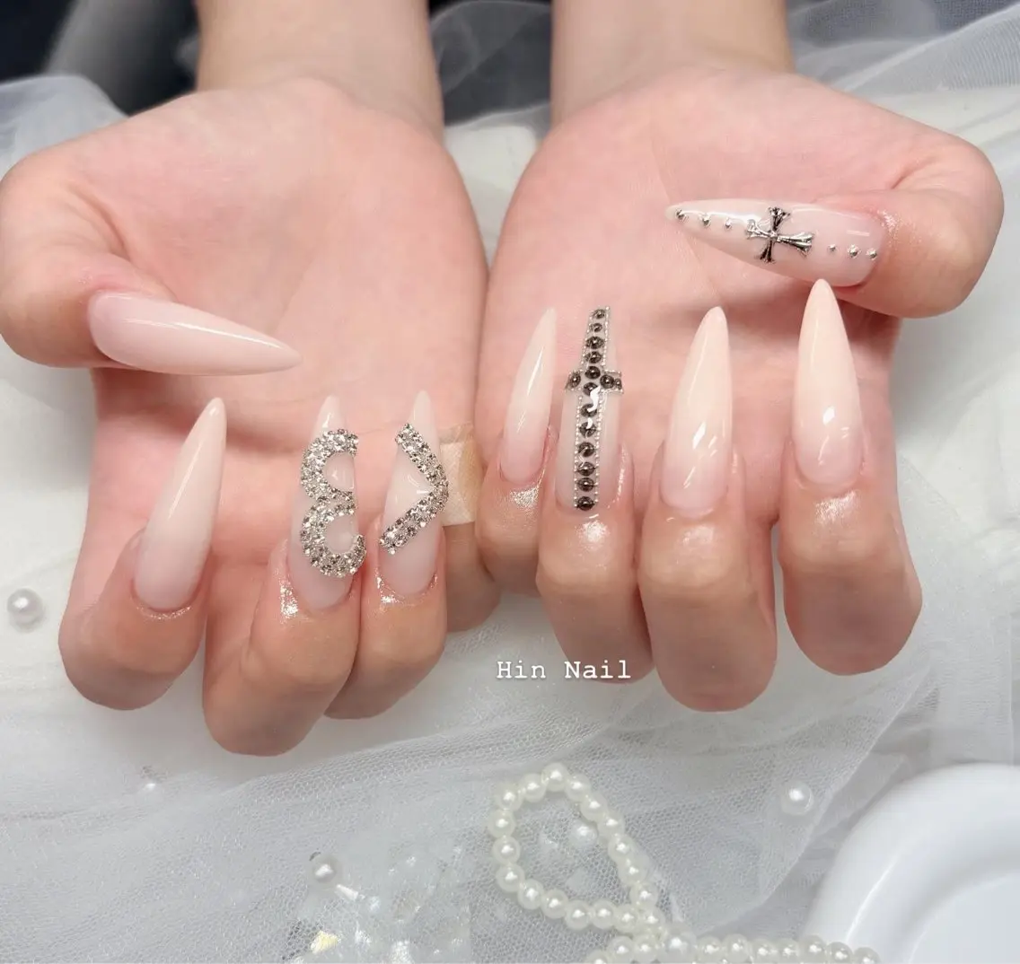ネイル ハンドネイル HIN NAILのネイルデザイン