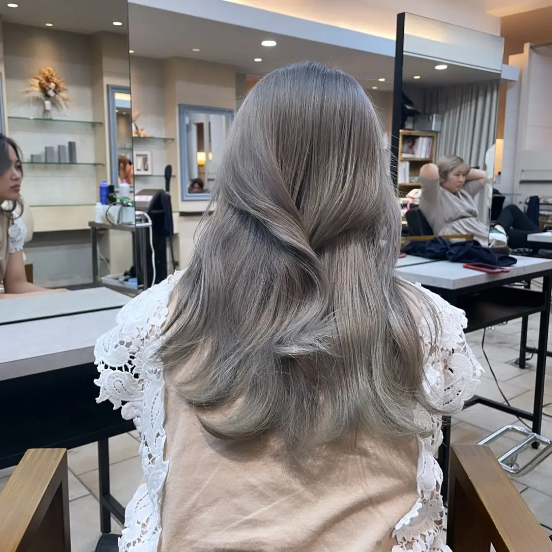 セミロング カラー 髪質改善 トリートメント ブリーチなしピンク 赤井龍斗のヘアスタイル