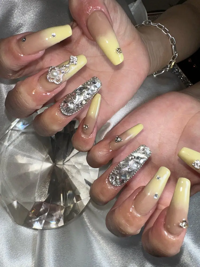 ミディアム ハンドネイル YOKOSUKA NAILS💅✨のネイルデザイン