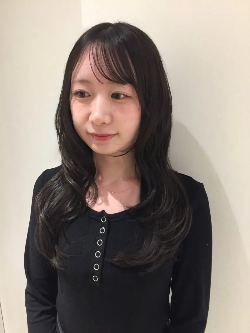 ロング レイヤーカット 髙林 優衣のヘアスタイル