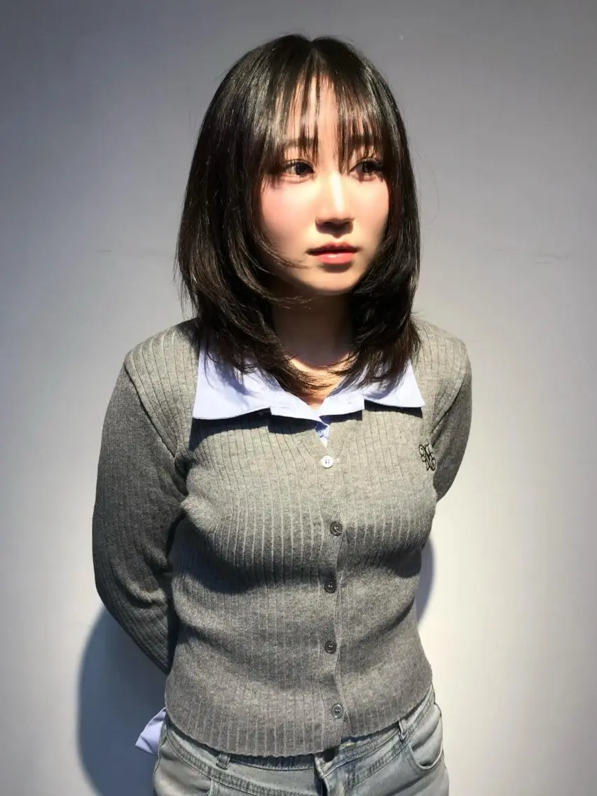 ミディアム レイヤーカット 小顔カット lot れののヘアスタイル