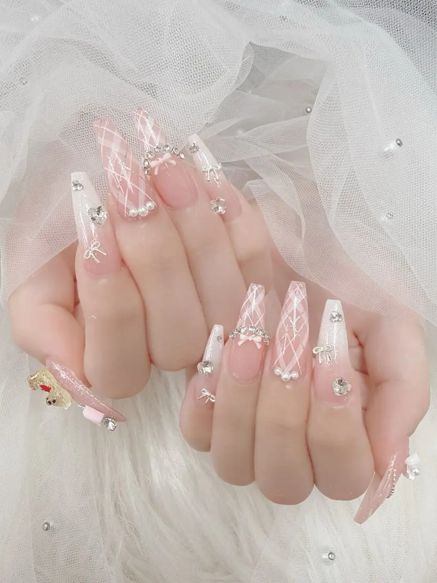 ネイル オーロラネイル クリアネイル ジェルネイル ガーリー 韓国ネイル ハンドネイル Sakura Nail Salonのネイルデザイン