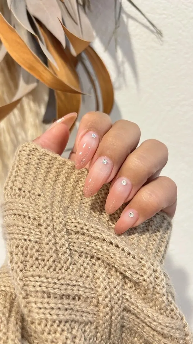 ネイル グラデーション ラメ(グリッター) ストーンネイル 🌷 永山瑞穂のネイルデザイン
