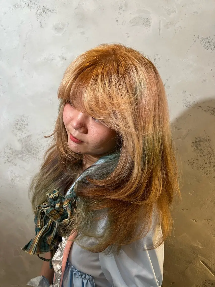 セミロング カラー デザインカラー 森田 琴心のヘアスタイル