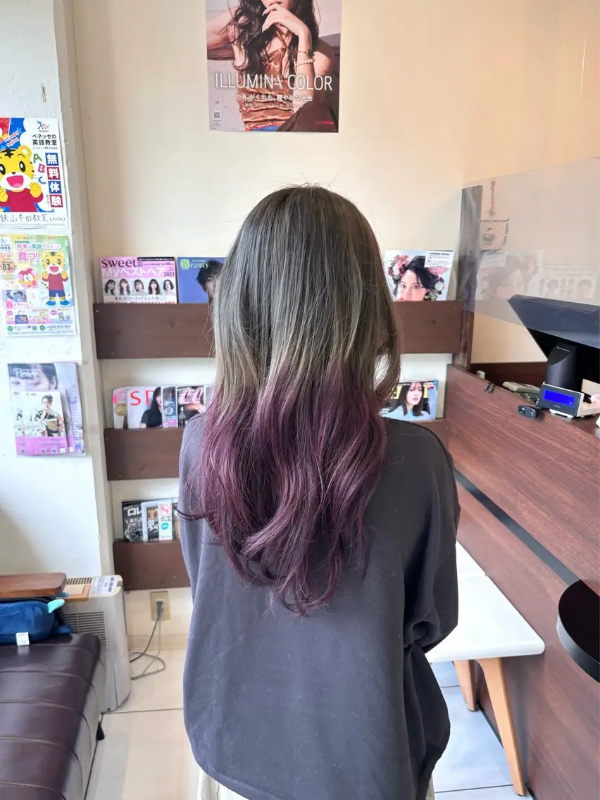 ロング カラー アッシュ ベージュカラー グラデーションカラー イルミナカラー ラベンダーカラー ヘアカラー トリートメント 小野 友暉のヘアスタイル