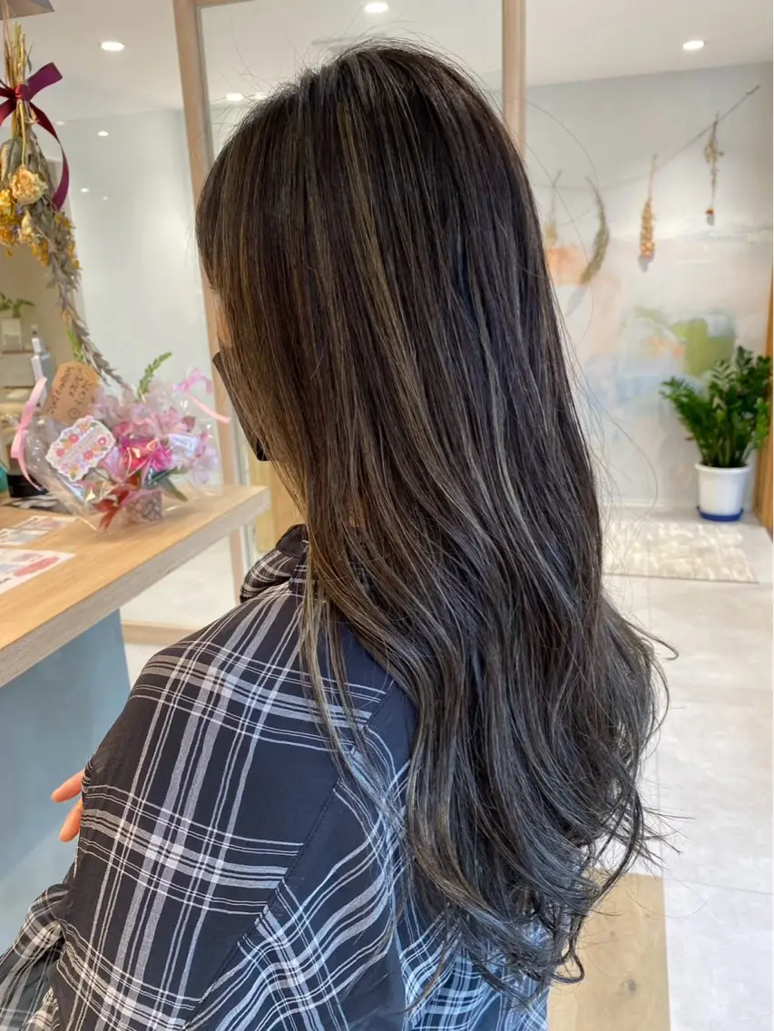 ロング ハイライト 丹 みなみのヘアスタイル