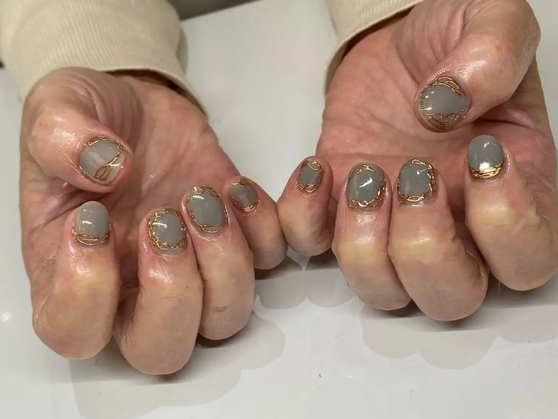 ネイル ミラーネイル ニュアンスネイル オフィスネイル ✨AiNail💅 ✨高幡不動NEW ✨のネイルデザイン