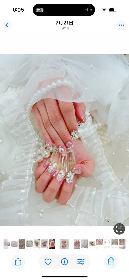 ネイル ボルドー チークネイル ドット 長さ出し ジェルネイル Queeens nailのネイルデザイン