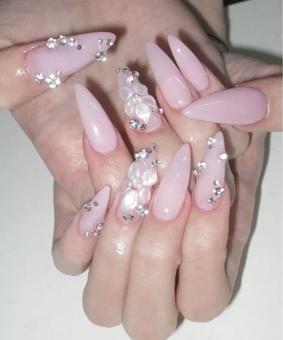 ネイル キラキラネイル 韓国ネイル ロングネイル ワンホンネイル ハンドネイル Josie nail salonのネイルデザイン