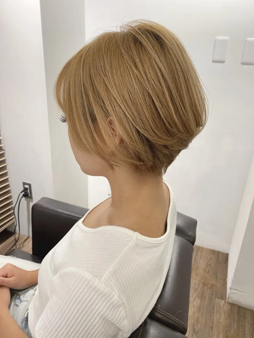 ショート カラー ベージュカラー ブリーチ ハイライト⭐️上野 高広のヘアスタイル