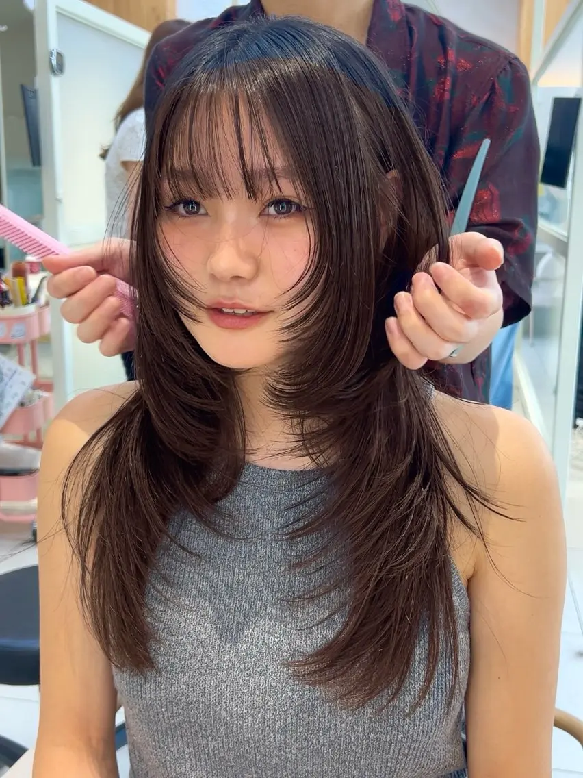 セミロング カラー 透明感カラー グレージュ くびれヘア ハッシュカット 髪質改善 レイヤー専門家 ダブルカラー修のヘアスタイル