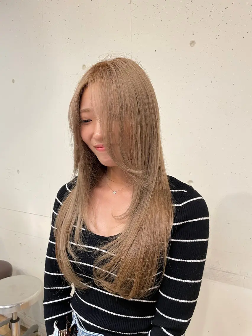 カラー ベージュカラー 透明感カラー ミルクティーベージュ ヘアカラー トリートメント 西出 Nishideのヘアスタイル