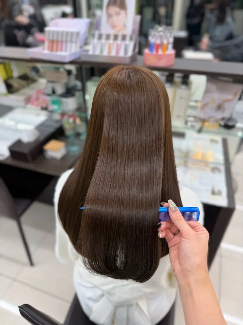 セミロング ヘアカラー トリートメント 𝒔𝒂𝒚𝒂🫧 赤みレス透け感カラーのヘアスタイル