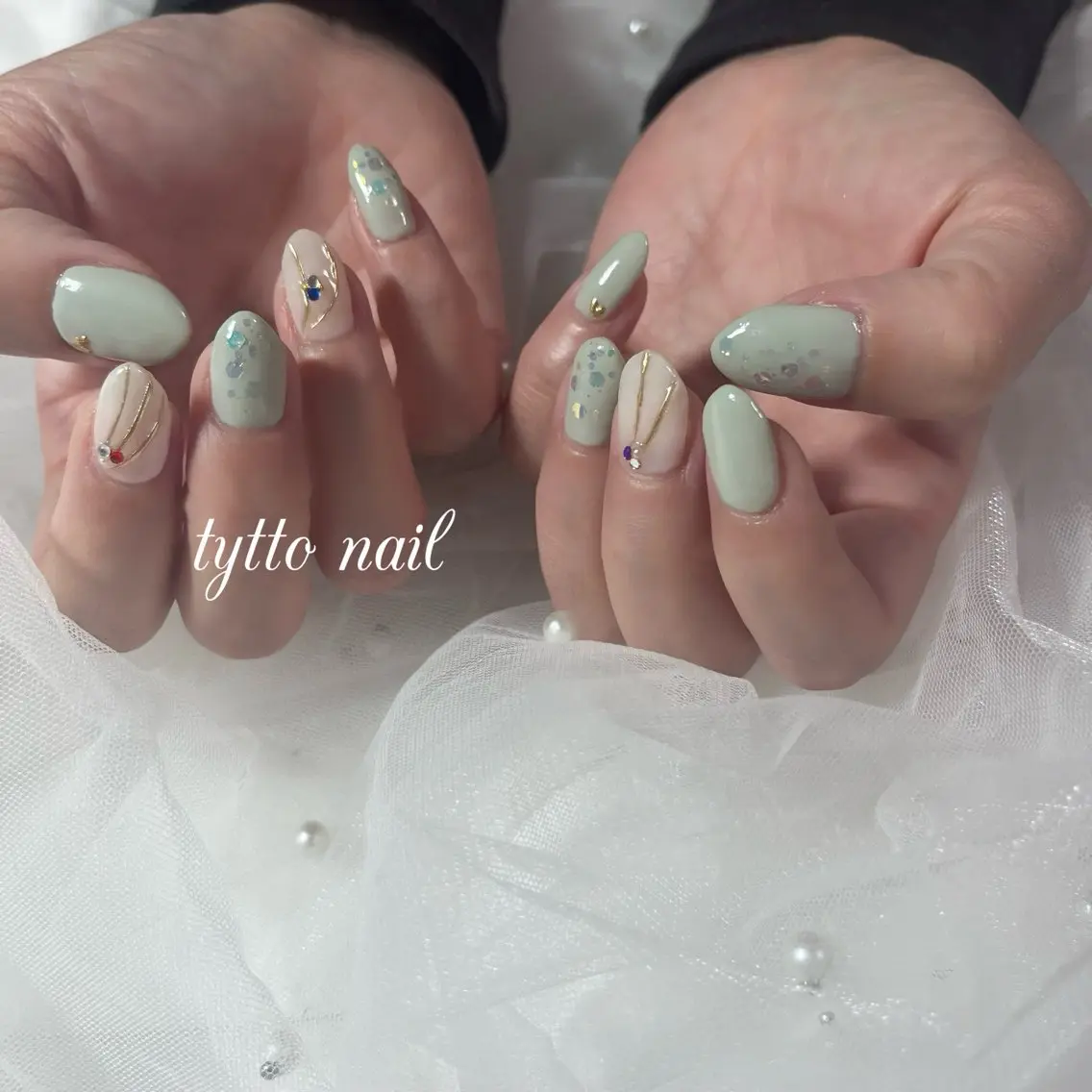 ネイル アートネイル グリーン ハート ホログラムネイル キラキラネイル ハンドネイル tytto nail ❤︎‪‪eri‪‪のネイルデザイン