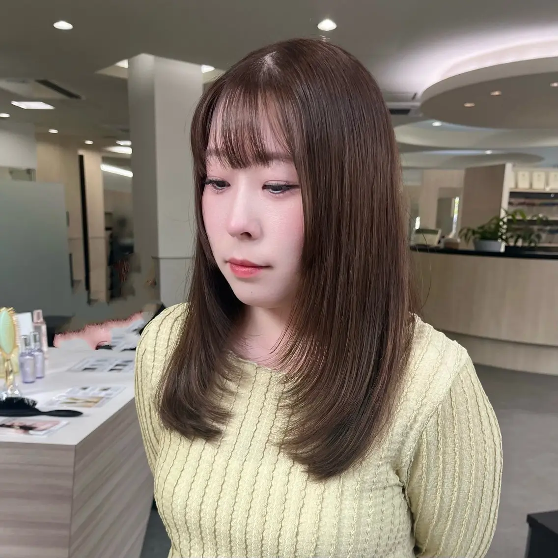 ミディアム カラー ベージュカラー レイヤーカット トリートメント 藤瀬 知里のヘアスタイル