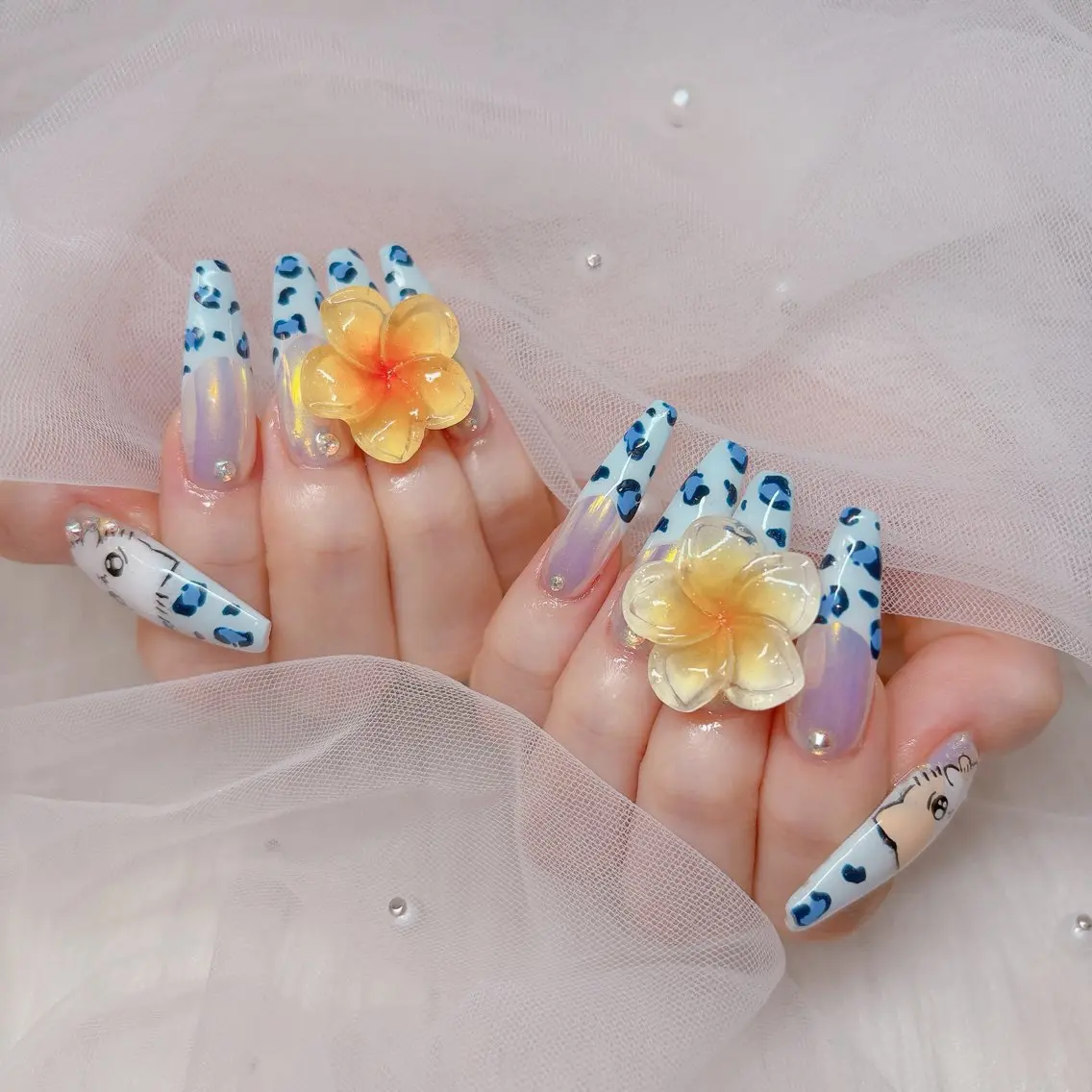 ネイル ネイルチップ ハンドネイル ラクロレ ハナ︎🌼のネイルデザイン