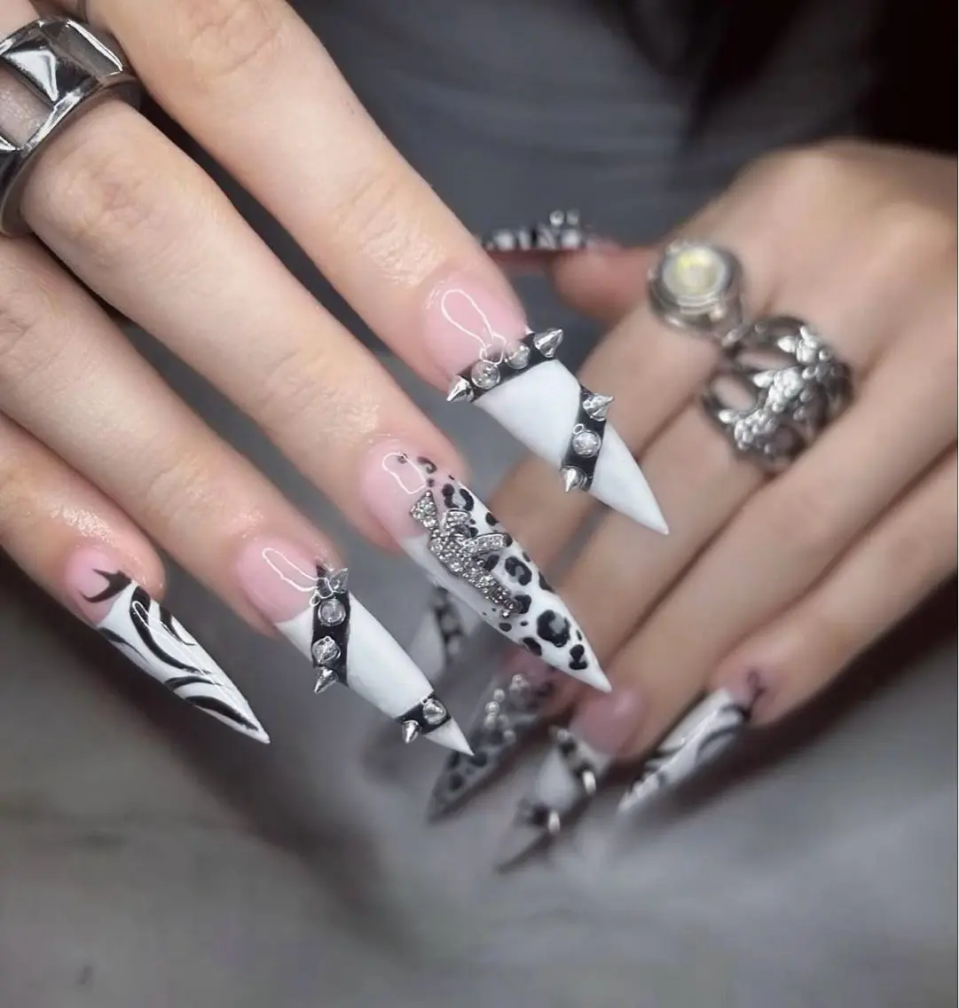 ネイル ガーリー キラキラネイル 韓国ネイル ロングネイル シンプルネイル ハンドネイル Genie Mika Nailsのネイルデザイン
