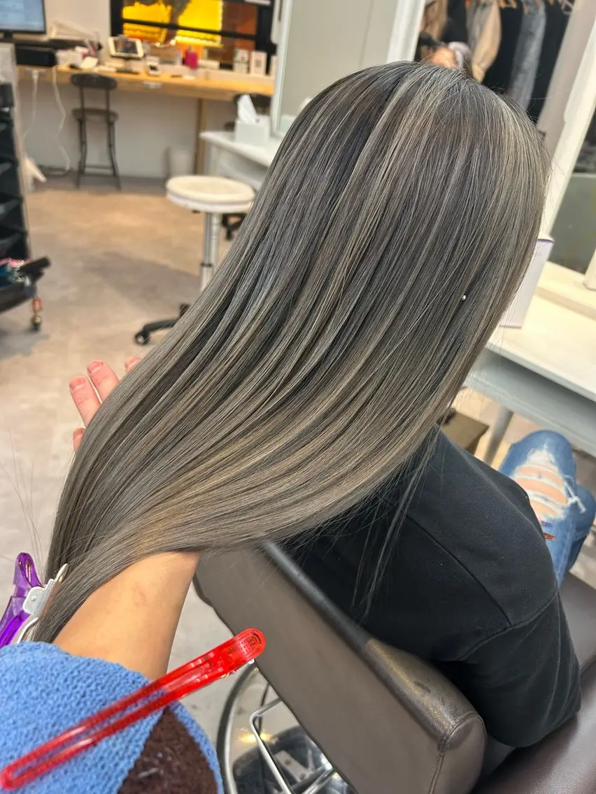 ロング カラー シールエクステ バレイヤージュ ブリーチ ハイライトカラー ハイトーンカラー ヘアカラー トリートメント ヘアセット レイヤー/エクステ alpha下妻のヘアスタイル