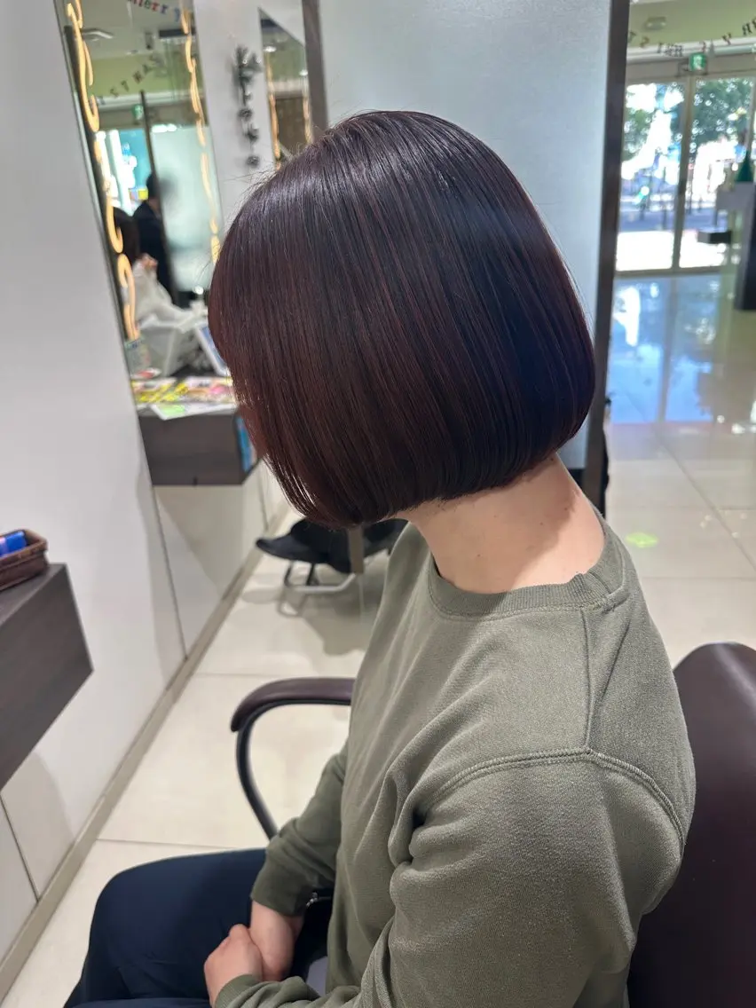 ミディアム ボブ 木曜日空きあり‼️ 艶々カラー🩷のヘアスタイル