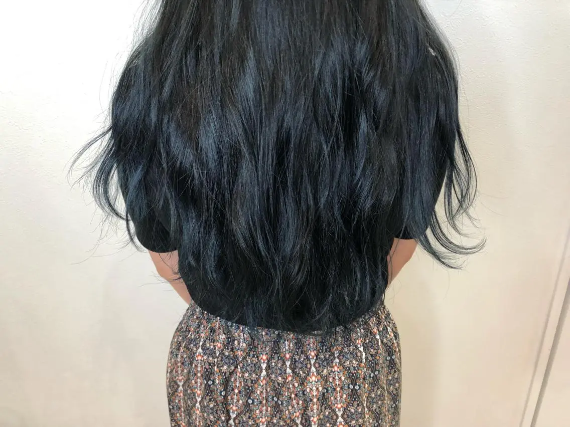 ロング カラー 黒髪 ブルーカラー ブルーブラック イルミナカラー 小濱 ありすのヘアスタイル