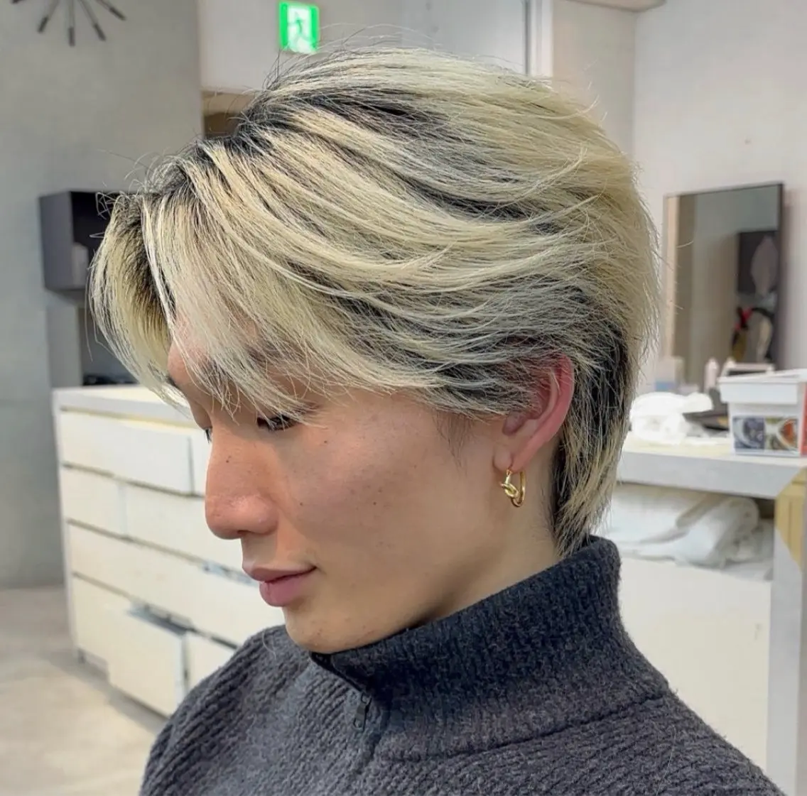 メンズ カット ハイトーン/パーマ/ メンズ / 新宿🌐のヘアスタイル